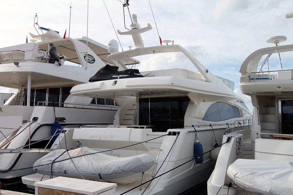 2005 FERRETTI YACHTS 731 